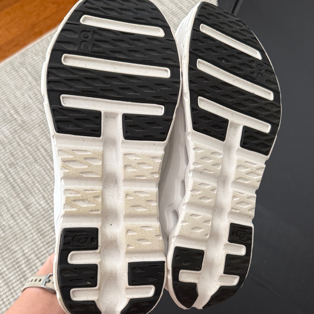 On Running Cloudtilt women’s shoe- White and Black - Picture 9 of 12